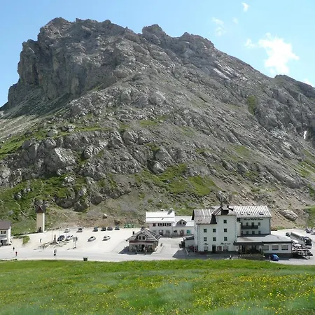 Col Di Lana Ξενοδοχείο 2*