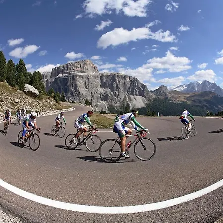 Col Di Lana Hotel 2*